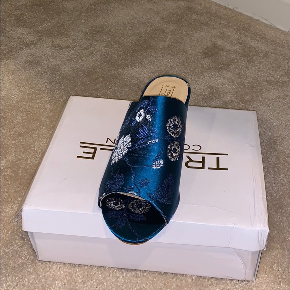 Sandals - Picture 2 of 3